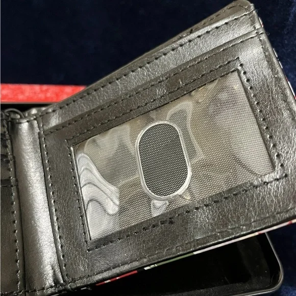 NIB Buckle Down Men's Wallet Star Wars Theme - Chewbacca Yoda C-3PO R2D2 Vader - Picture 4 of 8